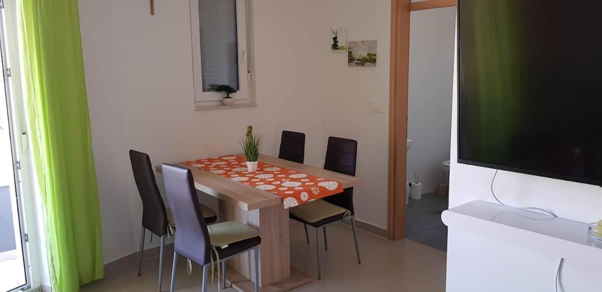 Abc Apartmani Vrsi Luaran gambar